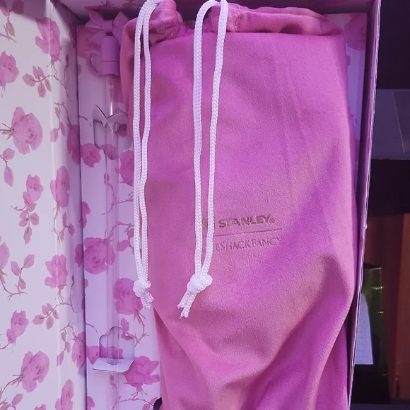 Stanley LoveShackFancy Pink Rose 40oz Tumbler - Picture 2 of 7